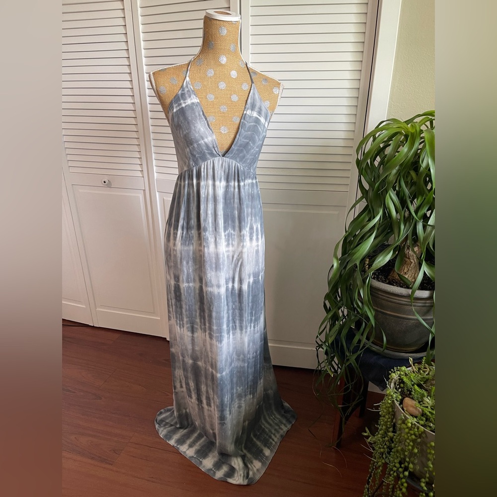 En Creme Gray Tie-Dye Halter Maxi Dress